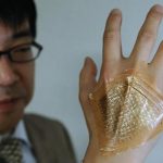 Ecco l'e-skin, la pelle elettronica con proprietà umane %ecco l'e-skin, la pelle elettronica con proprietà umanecount(title)% Ecco l'e-skin, la pelle elettronica con proprietà umane
