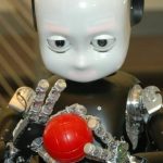 I robot con senso del tatto saranno gli androidi del futuro