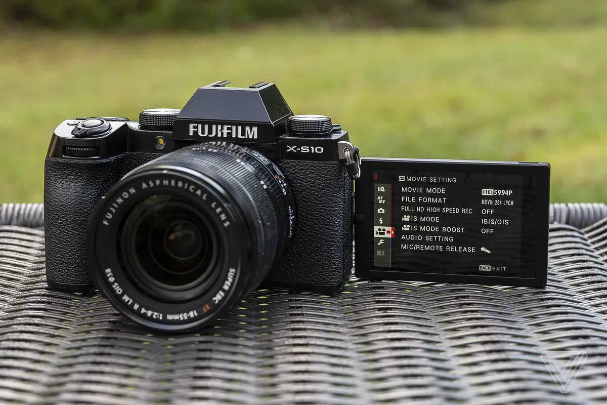 Fujifilm X-S10: la miglior mirrorless per principianti?
