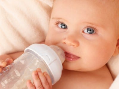 Latte materno artificiale