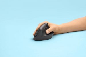 Arriva lift, il nuovo mouse ergonomico verticale di logitech