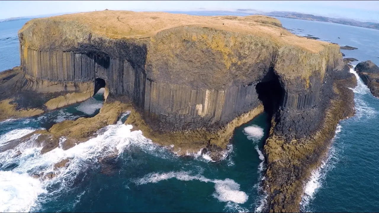 Grotta di Fingal