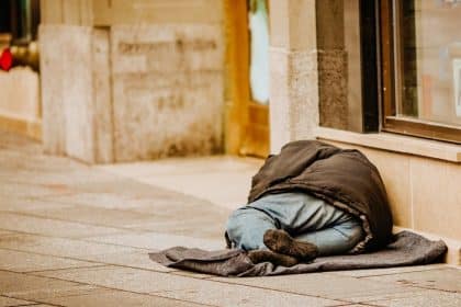 Demenza: gli homeless hanno probabilità 1,9 volte maggiore di svilupparla da giovani