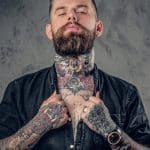 Tatuaggi invisibili con luce uv: come funzionano e perché interessano la medicina