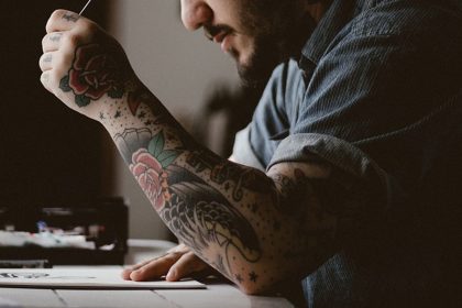 Tatuaggi: nuovo studio sui gemelli svela inquietanti correlazioni con il cancro