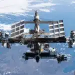 Un satellite russo distrutto: astronauti della iss al sicuro