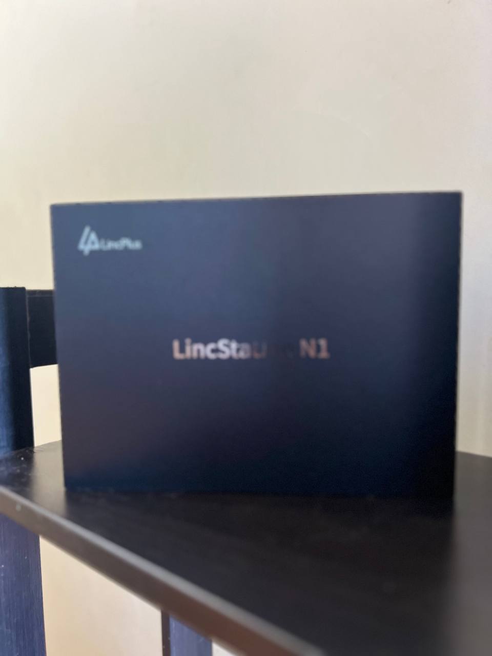 Raid 1 è un backup? Cosa protegge davvero un nas %raid 1 è un backup? Cosa protegge davvero un nascount(title)% Nas lincstation n1 usato come esempio di sistema a più unità