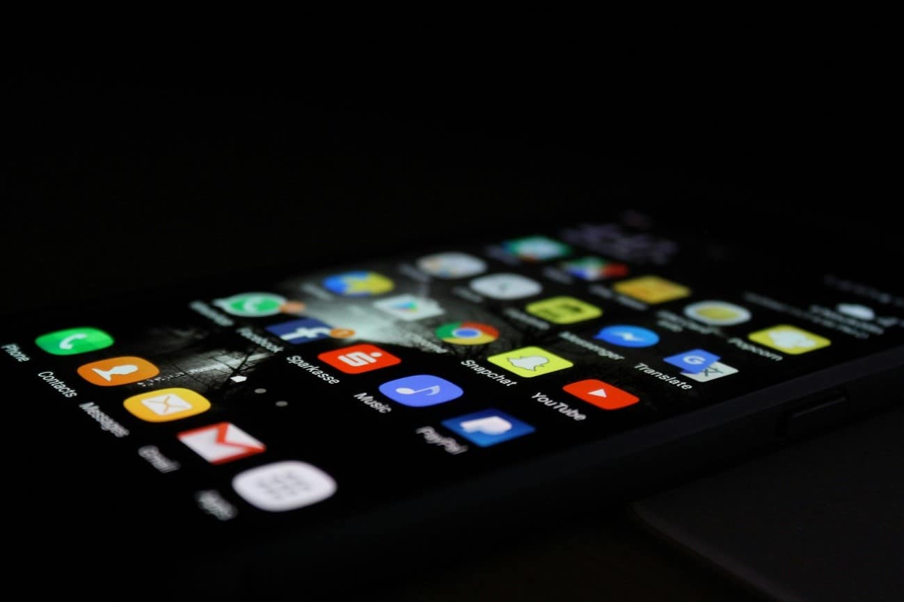 Smartphone, consegne giù del 20%: la crisi delle memorie cambia il mercato %smartphone, consegne giù del 20%: la crisi delle memorie cambia il mercatocount(title)% Smartphone, consegne giù del 20%: la crisi delle memorie cambia il mercato