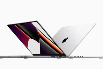 Apple: al lavoro su un macbook pieghevole