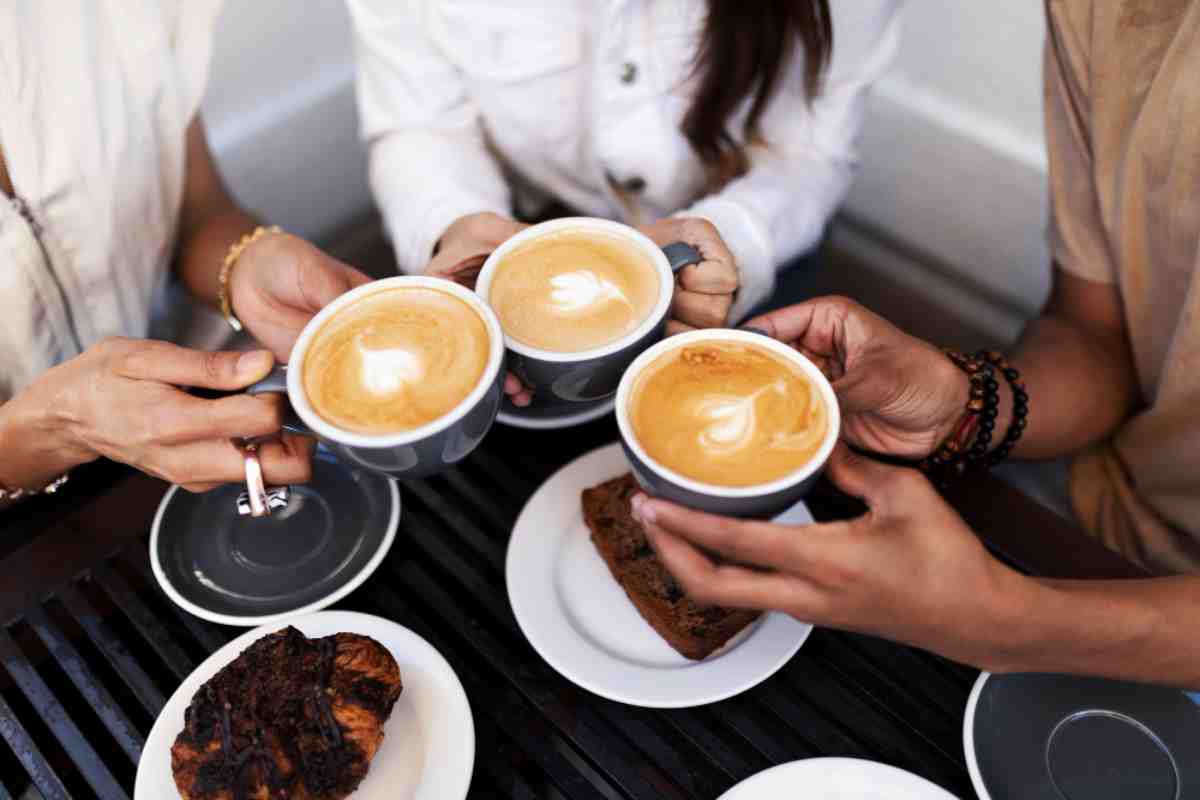 Caffeina : un nuovo studio esplora il legame con grasso corporeo e rischio di diabete t2