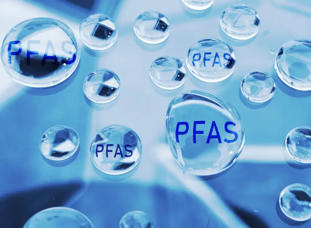 Pfas: 99% delle acque imbottigliate sono contaminate