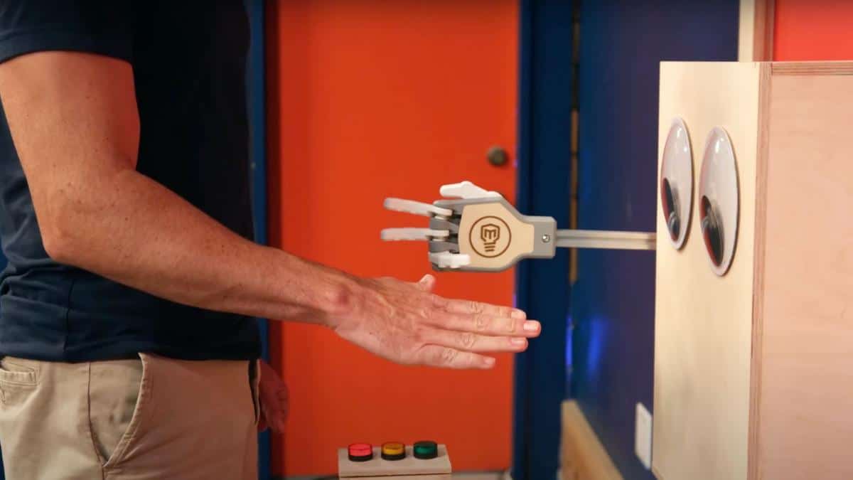 Rocky: il robot di mark rober che vince sempre a sasso, carta, forbici (chi riuscirà mai a batterlo? ) %rocky: il robot di mark rober che vince sempre a sasso, carta, forbici (chi riuscirà mai a batterlo? )count(title)% Rocky