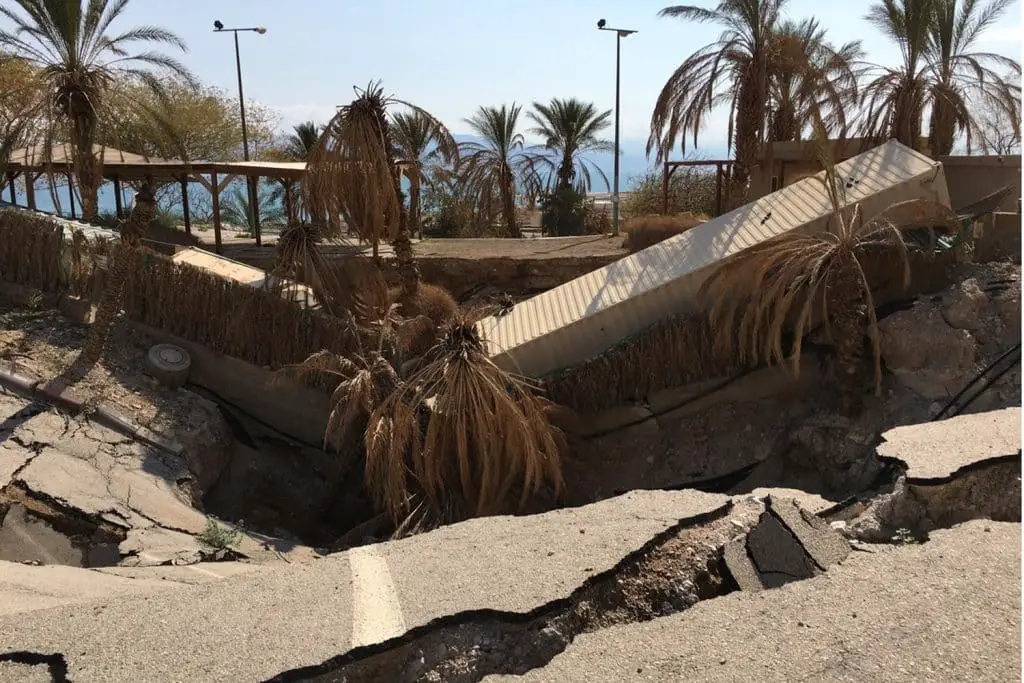 Le fumarole bianche scoperte sul fondo del mar morto