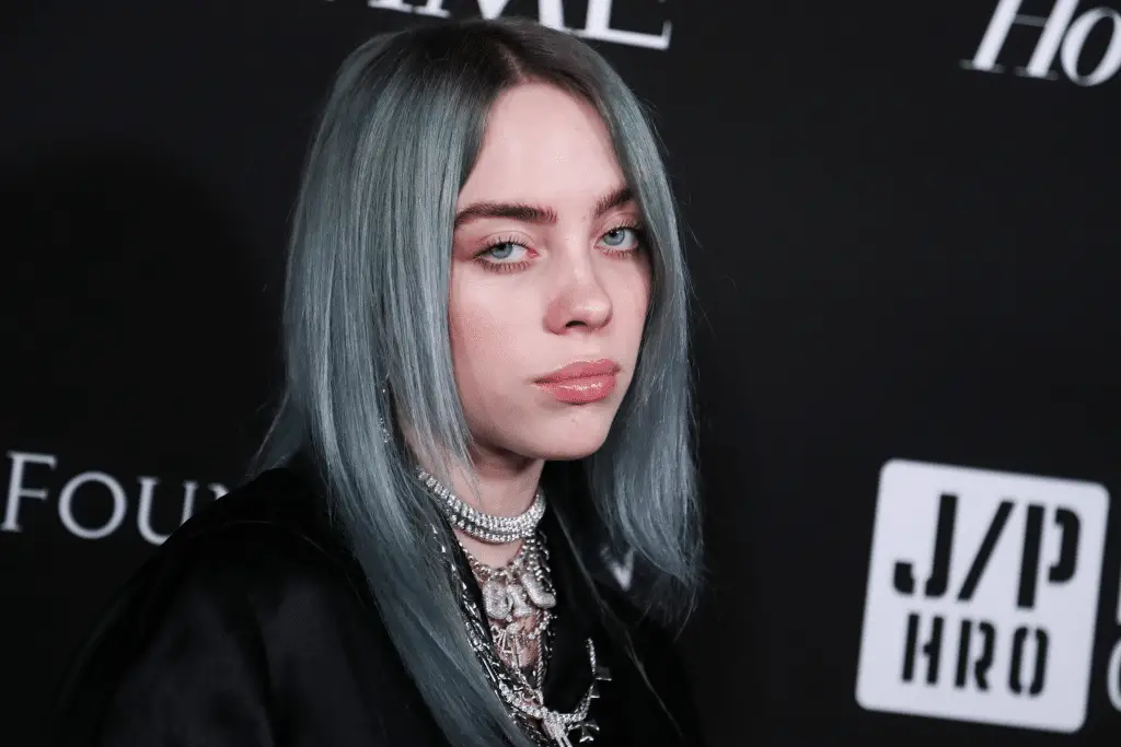 Billie eilish non sa usare la tastiera: perché questo crea scompiglio?