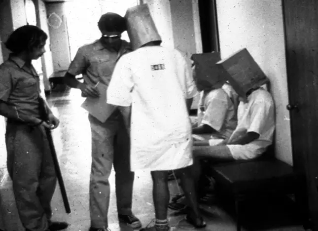 L'esperimento carcerario di stanford: una crudeltà mascherata da scienza -foto %l'esperimento carcerario di stanford: una crudeltà mascherata da scienza -fotocount(title)% L'esperimento carcerario di stanford: una crudeltà mascherata da scienza