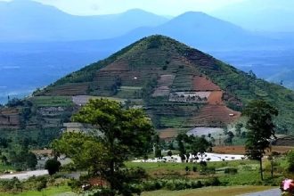 Gunung padang: la piramide di 25. 000 anni che secondo gli esperti non è opera dell'uomo
