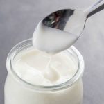 Otto yogurt in frigo non vanno finiti subito, ecco quanti mangiarne