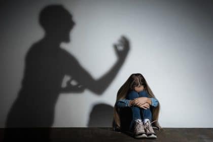 Le urla dei genitori sono impattanti come la violenza fisica per i figli
