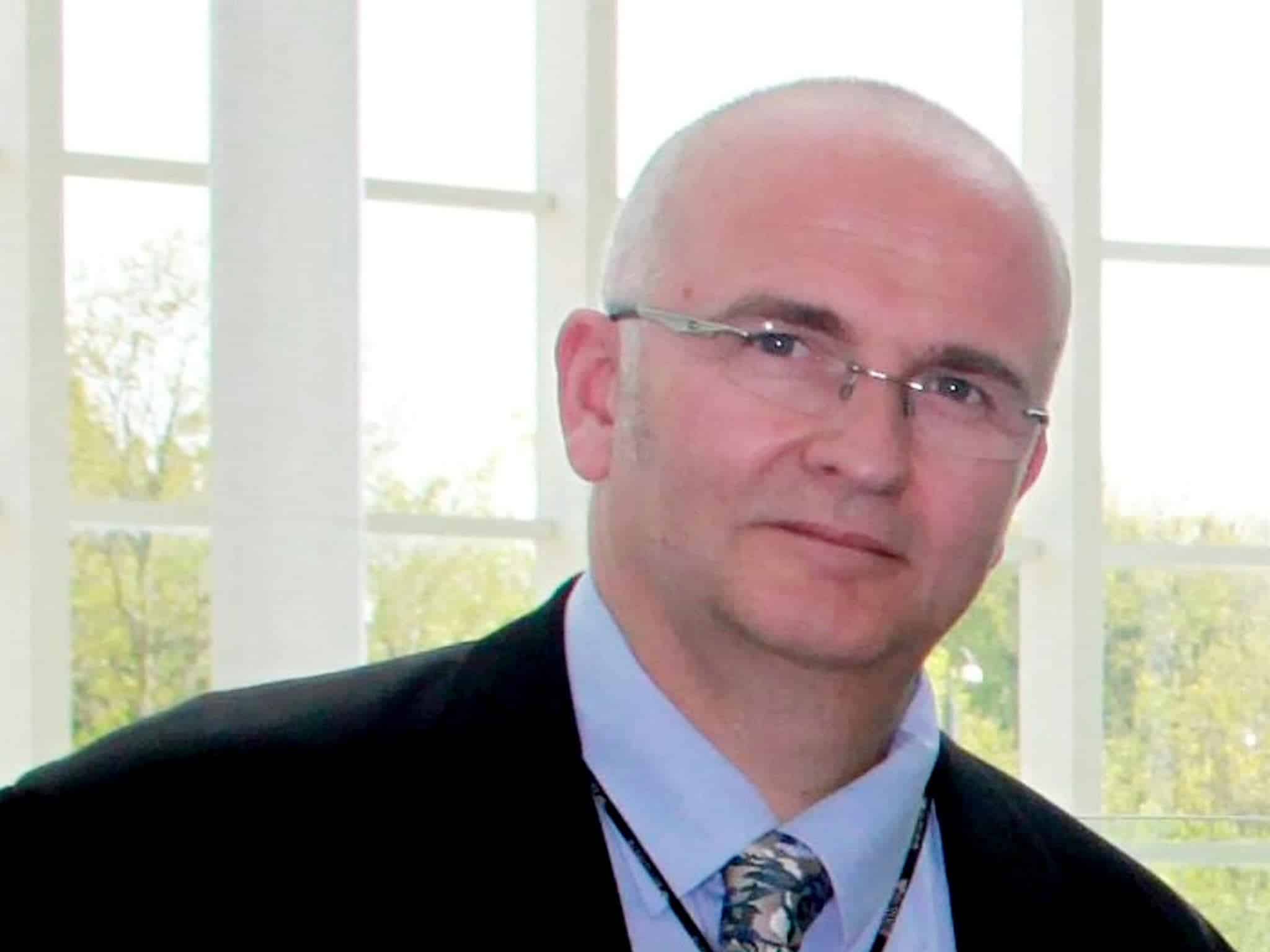 Simon bramhall: il chirurgo che violava il corpo dei pazienti durante gli interventi