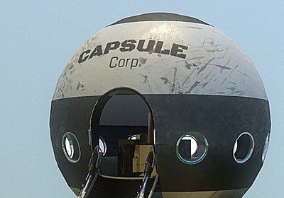 C'è una capsula spaziale dispersa nell’oceano. E no, non è uno scherzo. Una missione spaziale può dirsi riuscita anche se l’atterraggio finisce con un “non sappiamo dove sia”? Secondo the exploration company, la risposta è sì. Il veicolo mission possible, una capsula europea sperimentale, ha completato con successo tutte le fasi del volo… tranne il recupero. Dopo il rientro nell’atmosfera, ha perso ogni contatto pochi istanti prima dell’ammaraggio. Risultato: capsula scomparsa in mare. Mission possible: cosa ha funzionato la capsula è stata lanciata lunedì dalla base di vandenberg, in california, a bordo di un razzo spacex condiviso con altri 70 payload (tra cui, curiosamente, anche resti umani destinati a un memoriale spaziale). Obiettivo della missione: testare un veicolo costruito con componenti a basso costo e parti commerciali, come i paracadute derivati da quelli della capsula dragon di spacex. Secondo il comunicato diffuso dall’azienda su linkedin, mission possible ha completato correttamente ogni fase critica: separazione dal vettore, stabilizzazione in orbita, gestione del carico utile, rientro controllato e ripristino delle comunicazioni dopo il blackout atmosferico. E poi? Silenzio radio il problema è arrivato subito prima dello splashdown, quando i tecnici hanno perso ogni segnale dalla capsula. Nessuna conferma dell’impatto in acqua, nessuna posizione gps, nessun segnale radio di emergenza. In sostanza: la capsula è da qualche parte nell’oceano, ma nessuno sa dove. The exploration company ha aperto un’indagine interna per capire le cause della perdita di comunicazione. Le ipotesi vanno da un malfunzionamento del sistema di localizzazione a un’anomalia nella discesa finale. Un successo parziale, ma significativo nonostante il finale incerto, la missione viene comunque considerata un passo avanti concreto. Dimostra che si può costruire e lanciare un veicolo spaziale funzionante anche con budget relativamente contenuti (circa 20 milioni di dollari) e componenti off-the-shelf. Il prossimo obiettivo? Una versione più avanzata e riutilizzabile della capsula: nyx, pensata per trasportare cargo (e in futuro persone) tra la terra e la luna. Un progetto ambizioso che punta a posizionare l’europa nel mercato della logistica spaziale autonoma. → vuoi seguire tutte le evoluzioni dello spazio europeo e non solo? Seguici su instagram: @icrewplay_t per approfondimenti quotidiani dal fronte aerospaziale.