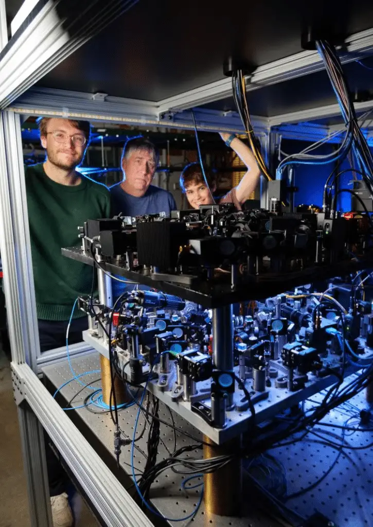 Navigare nello spazio (e nel tempo) con gli atomi: un interferometro quantistico misura l’accelerazione in 3d %navigare nello spazio (e nel tempo) con gli atomi: un interferometro quantistico misura l’accelerazione in 3dcount(title)% Navigare nello spazio (e nel tempo) con gli atomi: un interferometro quantistico misura l’accelerazione in 3d