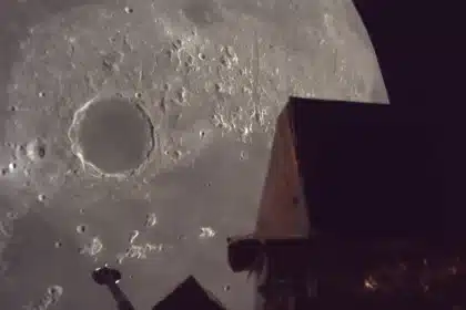 Never quit the lunar quest