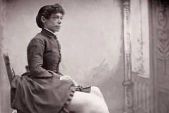 Fanny mills, la donna dai piedi giganteschi: una storia di mortificazioni, abus e bramosie sessuali dei "fan"-foto