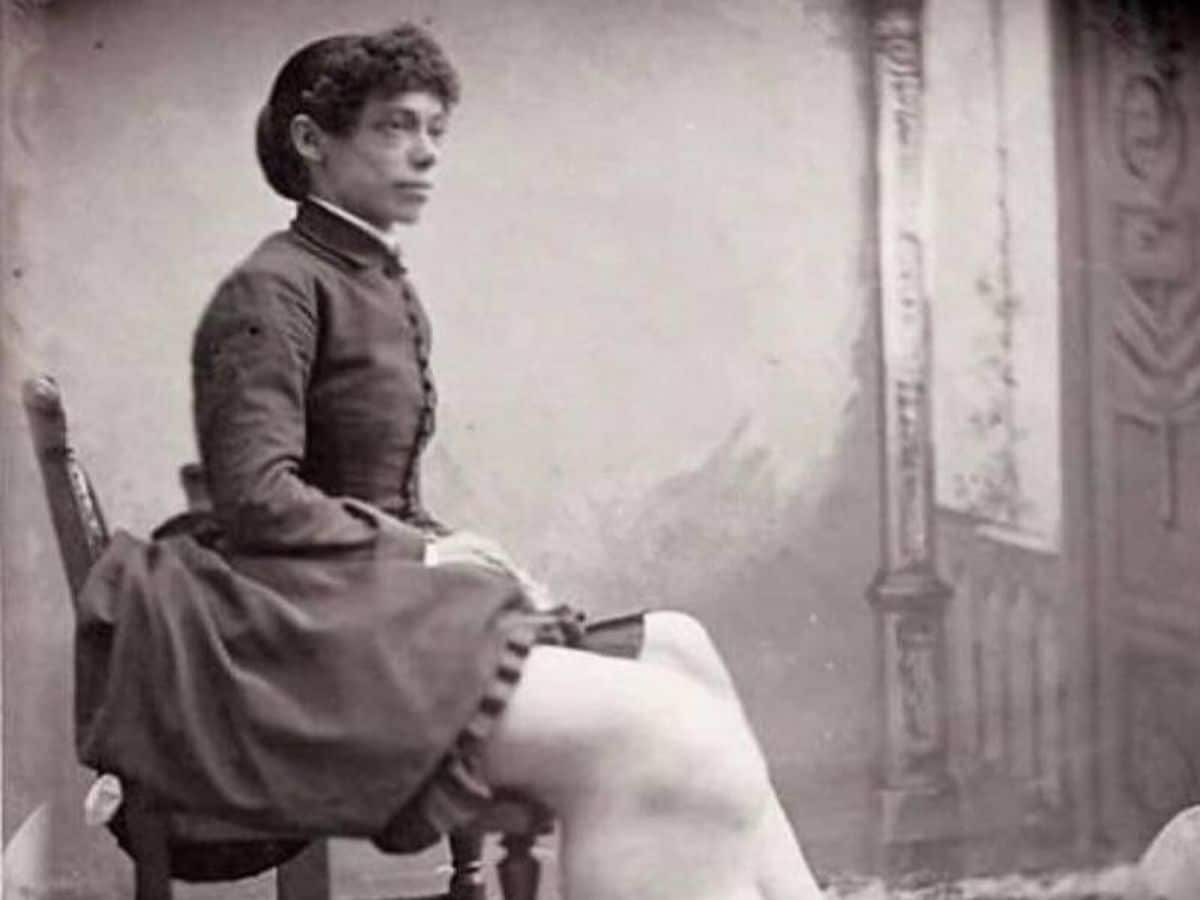 Fanny mills, la donna dai piedi giganteschi: una storia di mortificazioni, abus e bramosie sessuali dei "fan"-foto