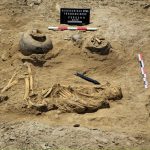 Azerbaijan, ritrovato un guerriero gigante dell’età del bronzo: aveva una lancia a quattro punte