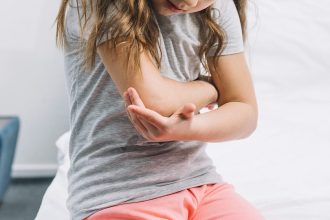 Artrite idiopatica giovanile: i trattamenti per adulti non funzionano sui bambini