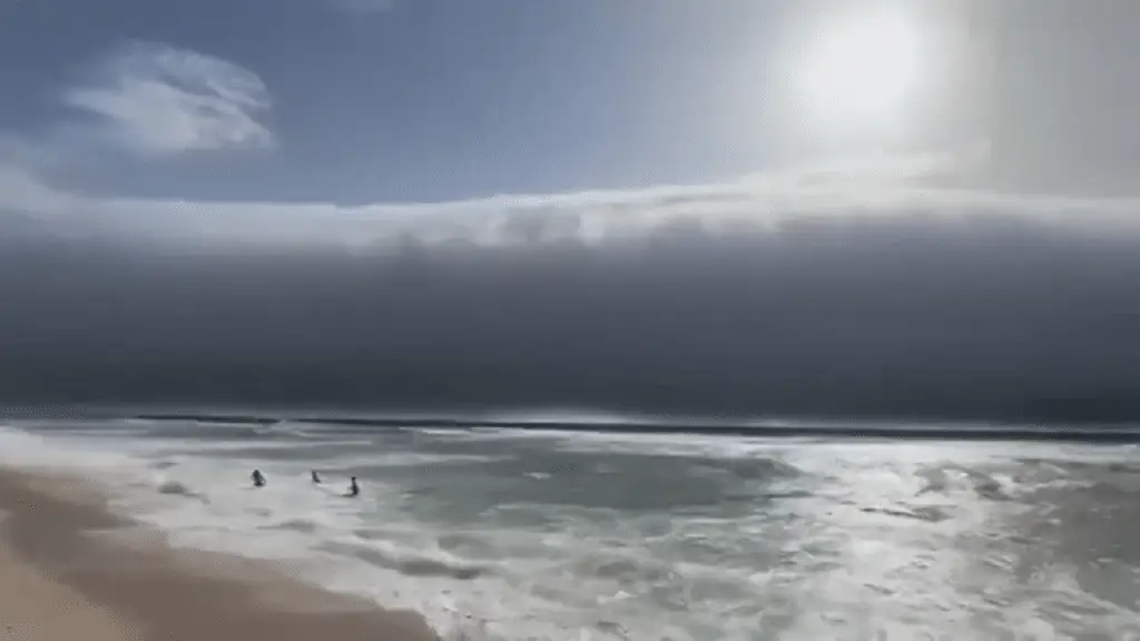 Roll cloud: un approfondimento sulle spettacolari nubi a rotolo avvistate in portogallo