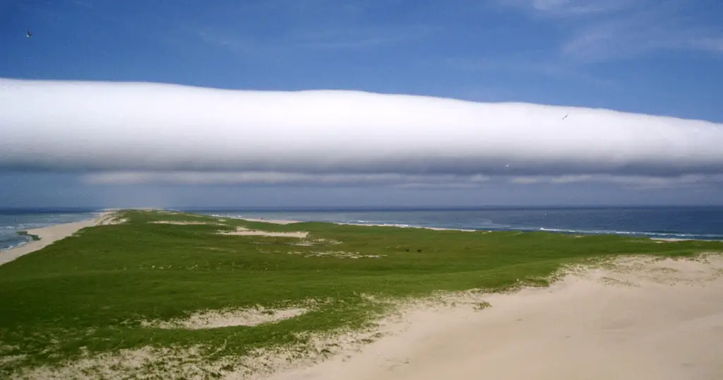 Roll cloud: un approfondimento sulle spettacolari nubi a rotolo avvistate in portogallo