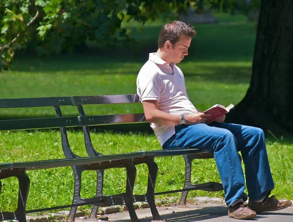 Quando il silenzio vale più di mille parole: i comportamenti estroversi che irritano (molto) gli introversi %quando il silenzio vale più di mille parole: i comportamenti estroversi che irritano (molto) gli introversicount(title)% Quando il silenzio vale più di mille parole: i comportamenti estroversi che irritano (molto) gli introversi