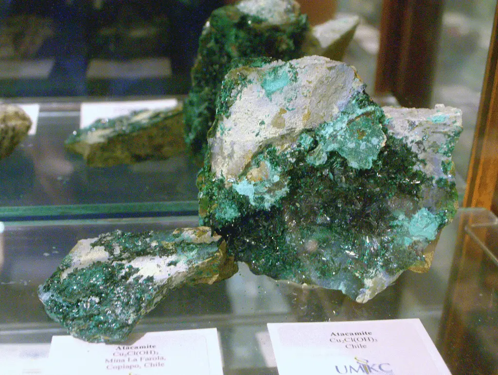 Atacamite: il minerale verde che si raffredda da solo con i magneti %atacamite: il minerale verde che si raffredda da solo con i magneticount(title)% Atacamite: il minerale verde che si raffredda da solo con i magneti