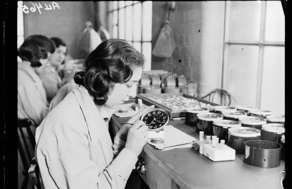 Radium girls: reclutate per un lavoro prestigioso, pagato con un volto sfigurato - foto