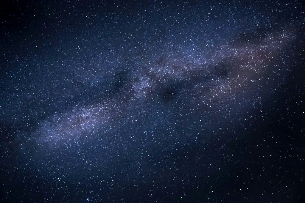Vita nello spazio: scoperti composti organici complessi attorno a una giovane stella