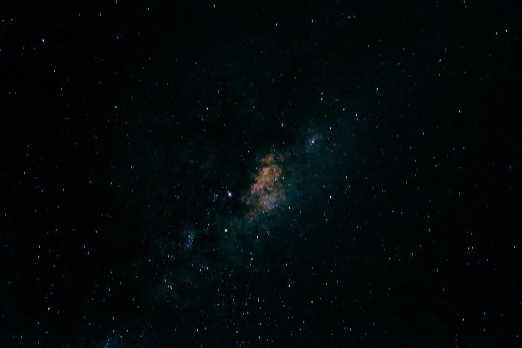 Vita nello spazio: scoperti composti organici complessi attorno a una giovane stella
