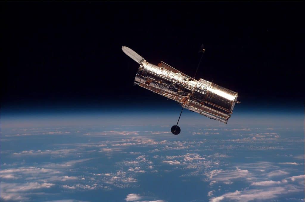 Hubble scopre una rarità cosmica: una nana bianca ultramassiccia nata da una collisione stellare