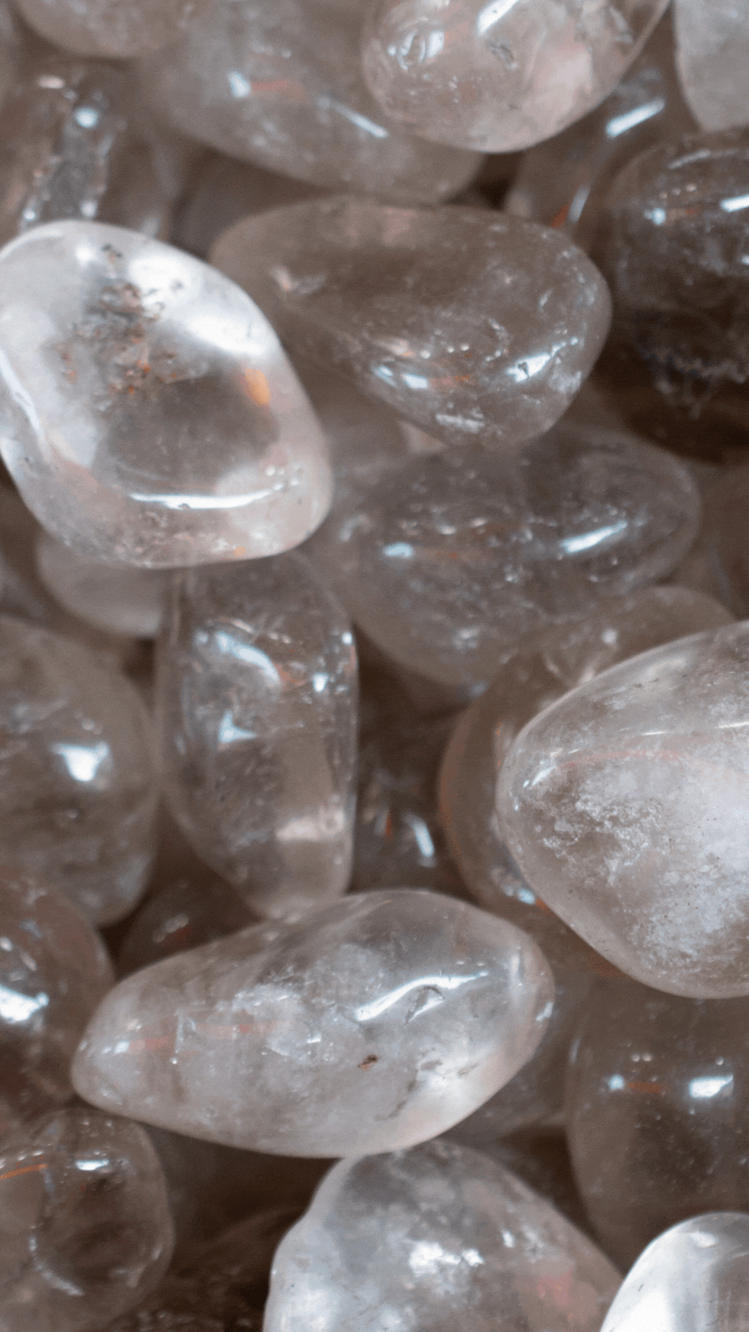 Un rivestimento trasparente a cristalli liquidi trasforma le finestre in mini-impianti solari senza alterare l’aspetto del vetro: una rivoluzione per case e città.