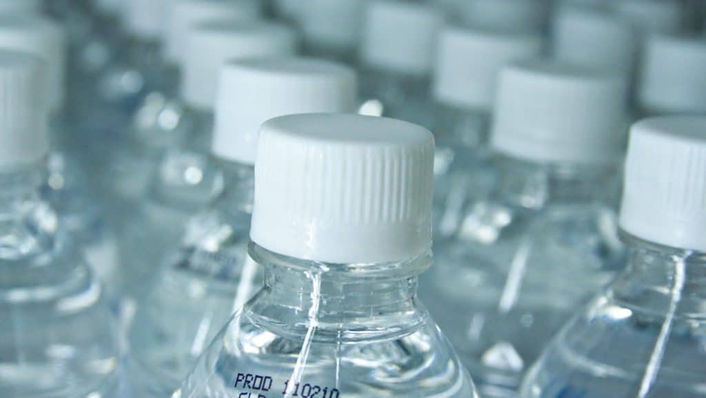 Bottiglie d’acqua in plastica: una minaccia invisibile (ma reale) secondo la scienza %bottiglie d’acqua in plastica: una minaccia invisibile (ma reale) secondo la scienzacount(title)% Bottiglie d’acqua in plastica: una minaccia invisibile (ma reale) secondo la scienza