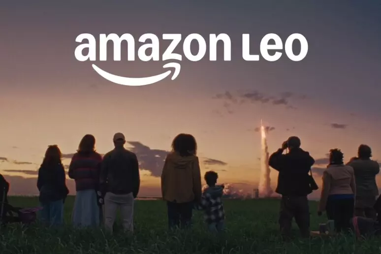 Amazon lancia leo, la rete satellitare in orbita bassa che porta internet veloce ovunque. Tre terminali, 150 satelliti già in orbita e una sfida diretta a starlink.
