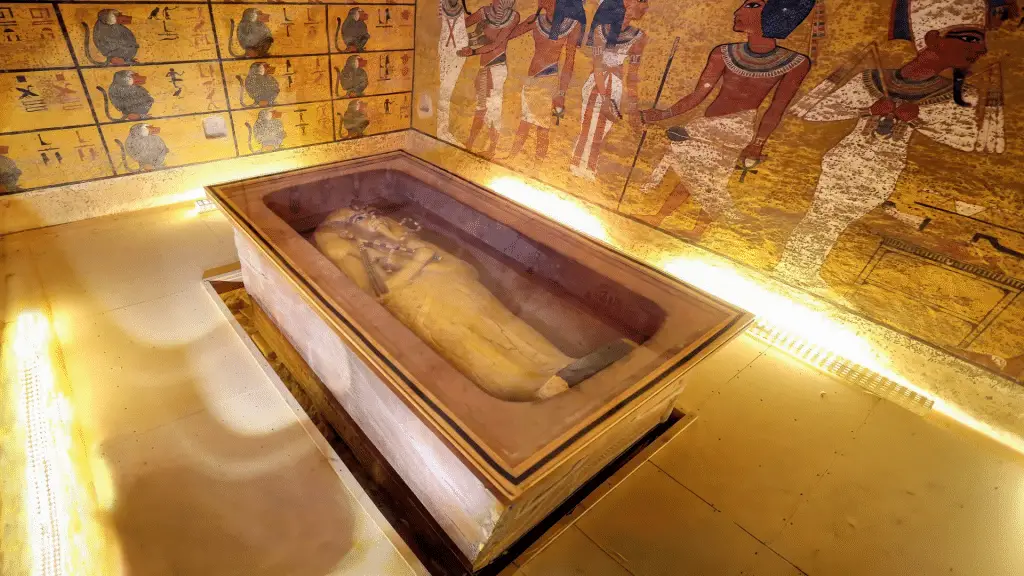Tutankhamon: 103 anni dall'apertura della tomba millenaria %tutankhamon: 103 anni dall'apertura della tomba millenariacount(title)% Tutankhamon: 103 anni dall'apertura della tomba millenaria