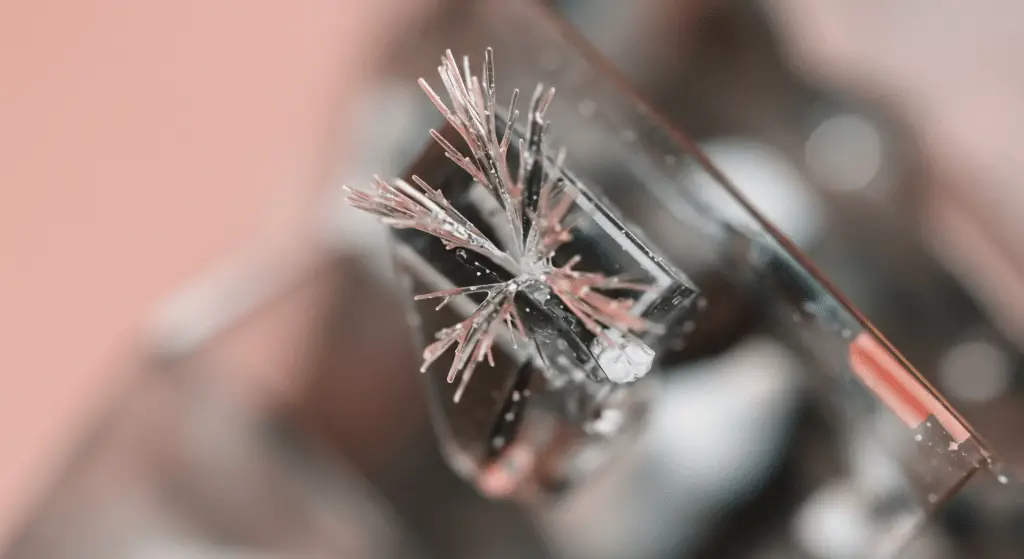 Computer quantistici: creato un modulatore ottico ultrasottile e scalabile per milioni di qubit