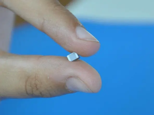 Un micro-impianto wireless ridà la vista centrale ai pazienti con degenerazione maculare