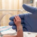 Neonati prematuri: come la nascita precoce frena il qi