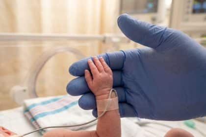 Neonati prematuri: come la nascita precoce frena il qi