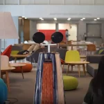 Mirrorbot: il robot che crea legami tra sconosciuti %mirrorbot: il robot che crea legami tra sconosciuticount(title)% Mirrorbot: il robot che crea legami tra sconosciuti