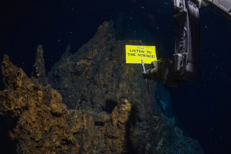 Deep sea mining, protesta record a 2. 300 metri