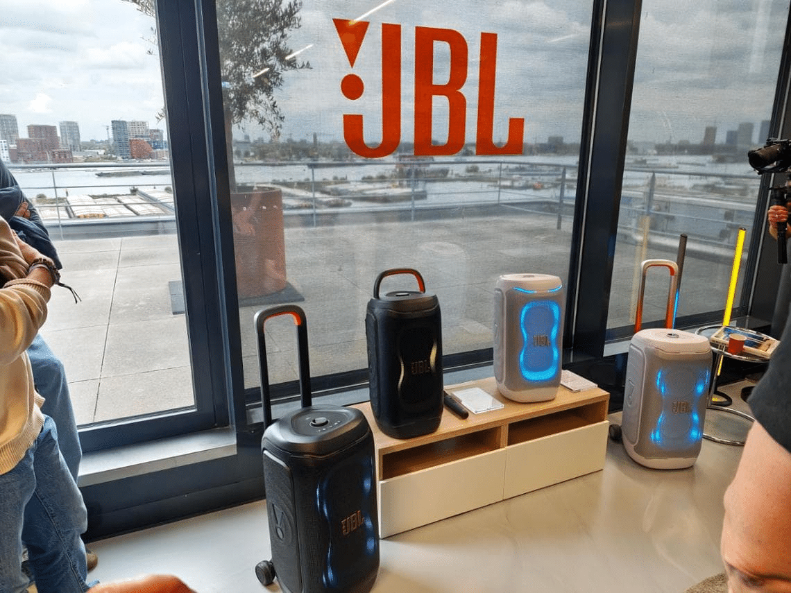 Jbl 80 anni: cuffie live 780nc e karaoke con ia %jbl 80 anni: cuffie live 780nc e karaoke con iacount(title)% Jbl 80 anni: cuffie live 780nc e karaoke con ia