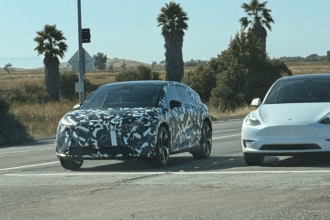Lucid cosmos sfida tesla model y con 300 miglia di autonomia